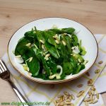 Babyspinat-Salat mit Pinienkernen