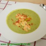 Brokkoli-Kokos-Suppe mit Garnelen