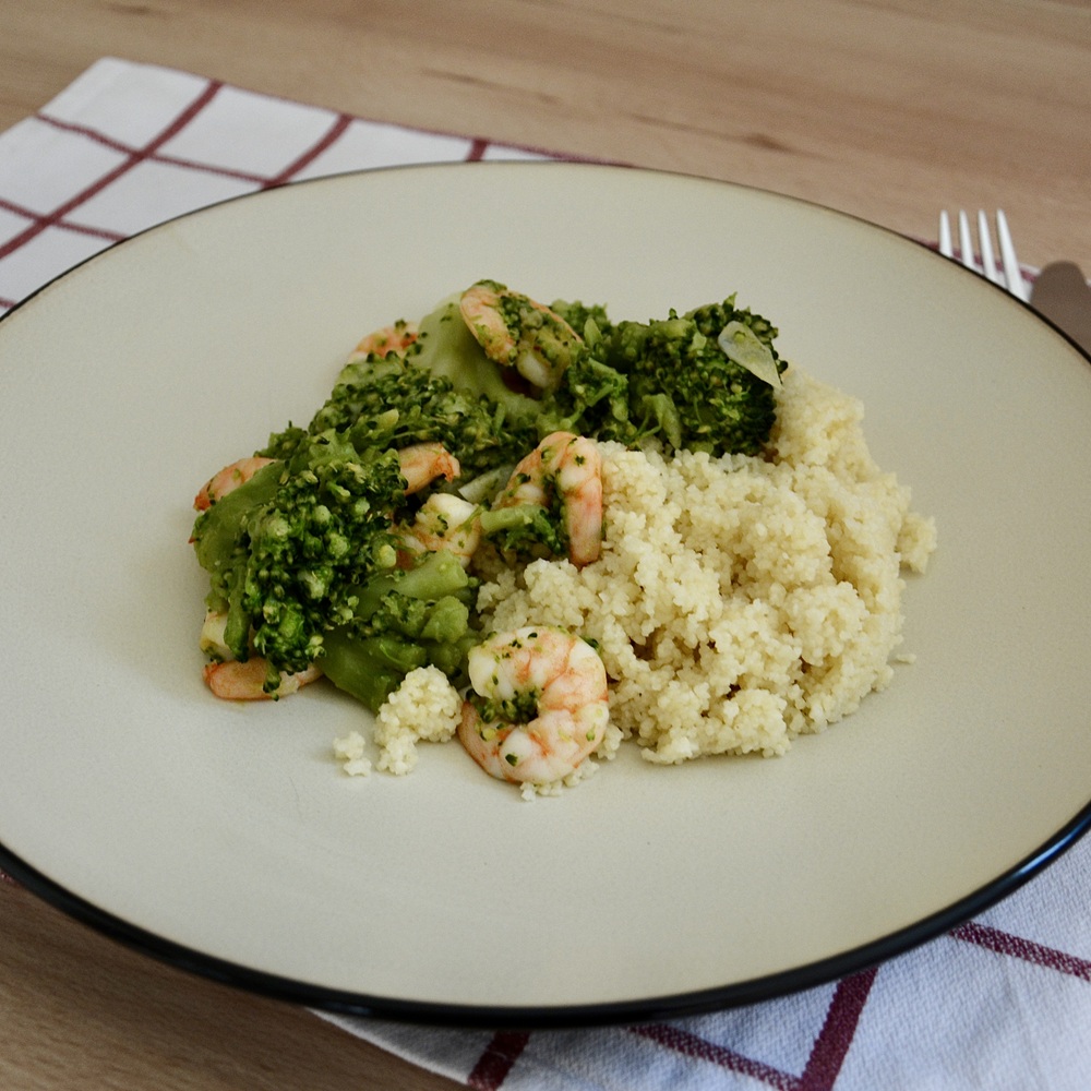 Brokkoli-Garnelen mit Kokos-Couscous