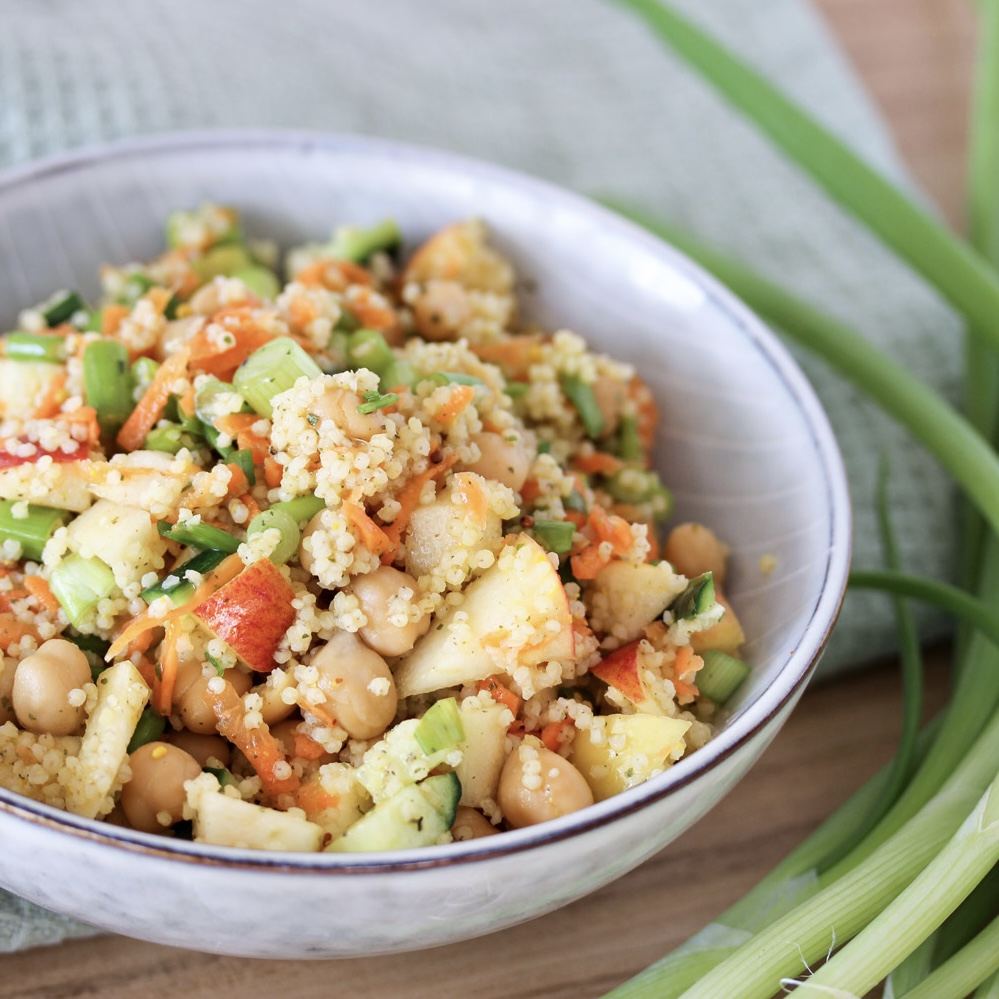 Hirsesalat mit Bundzwiebeln