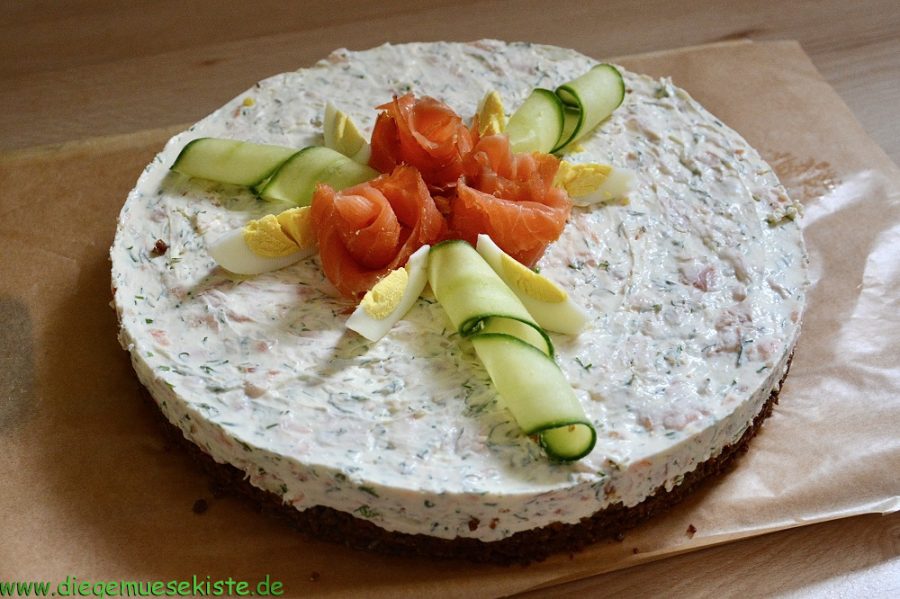 Lachs-Frischkäse-Torte – Die Gemüsekiste Lachs-Frischkäse-Torte – Die Gemüsekiste