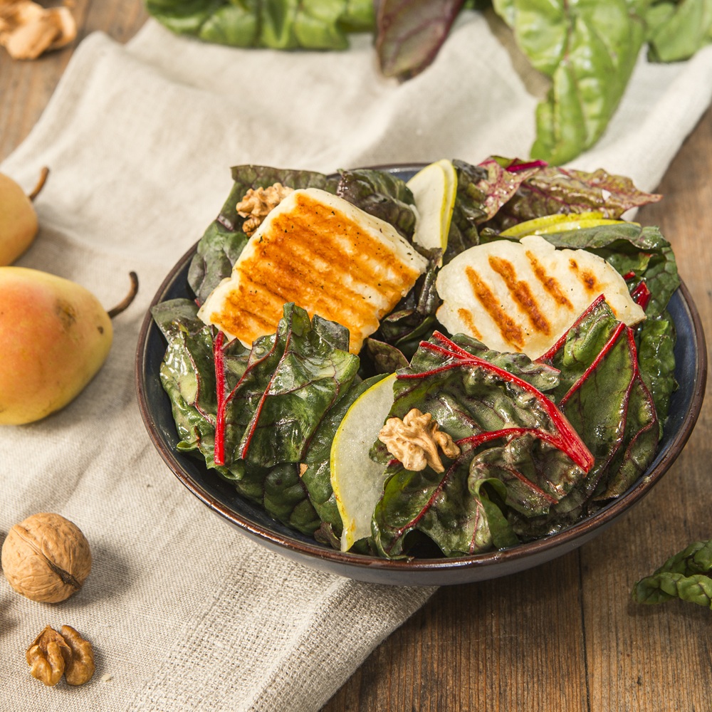 Mangoldsalat mit Birnen und Halloumi