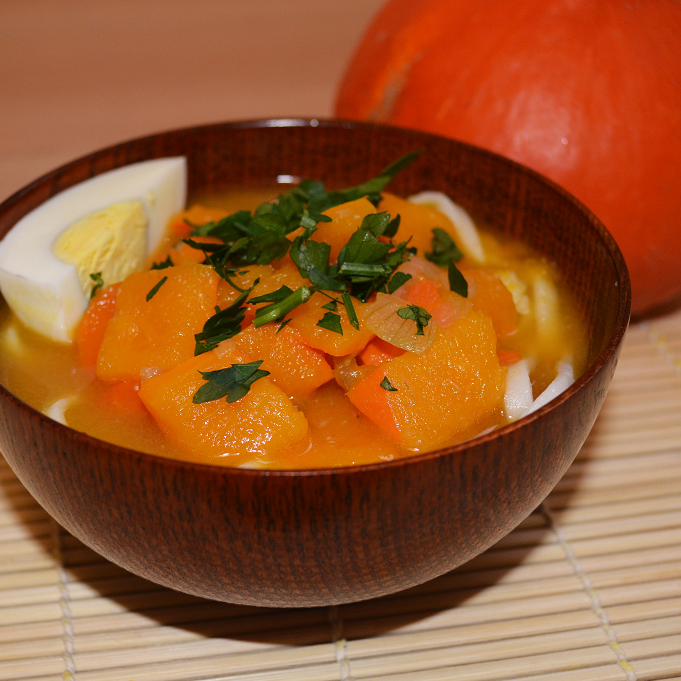 Miso-Udon-Suppe mit Kürbis