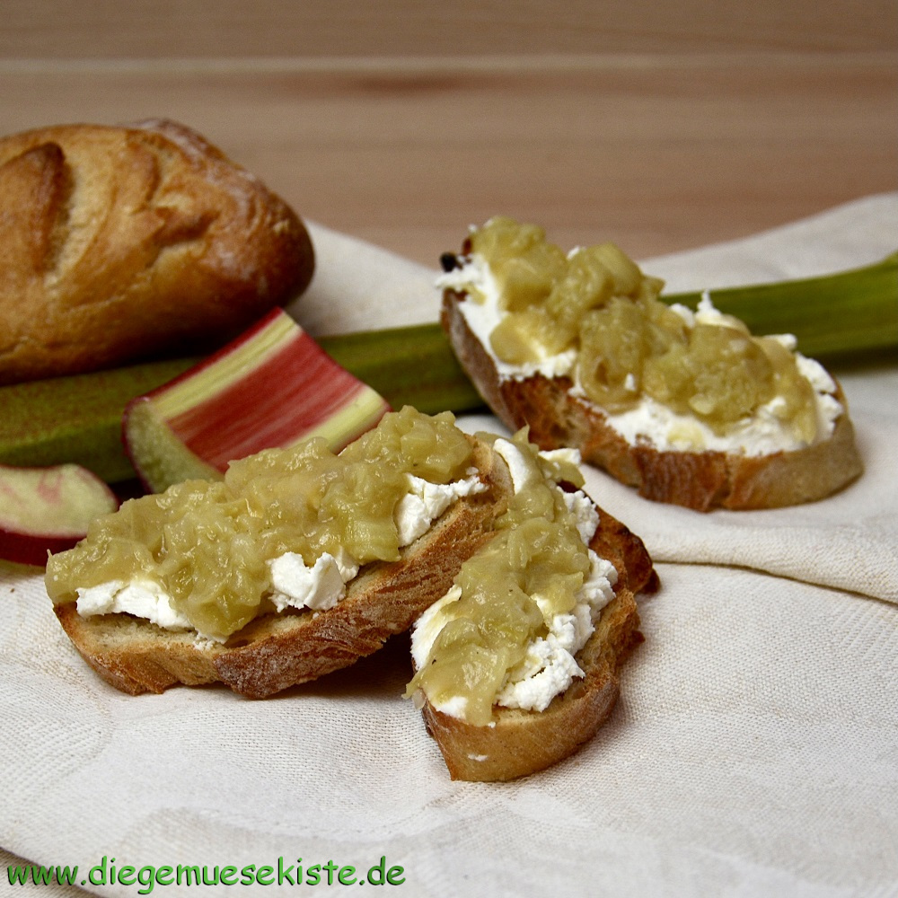 Rhabarber-Ziegenkäse-Bruschetta