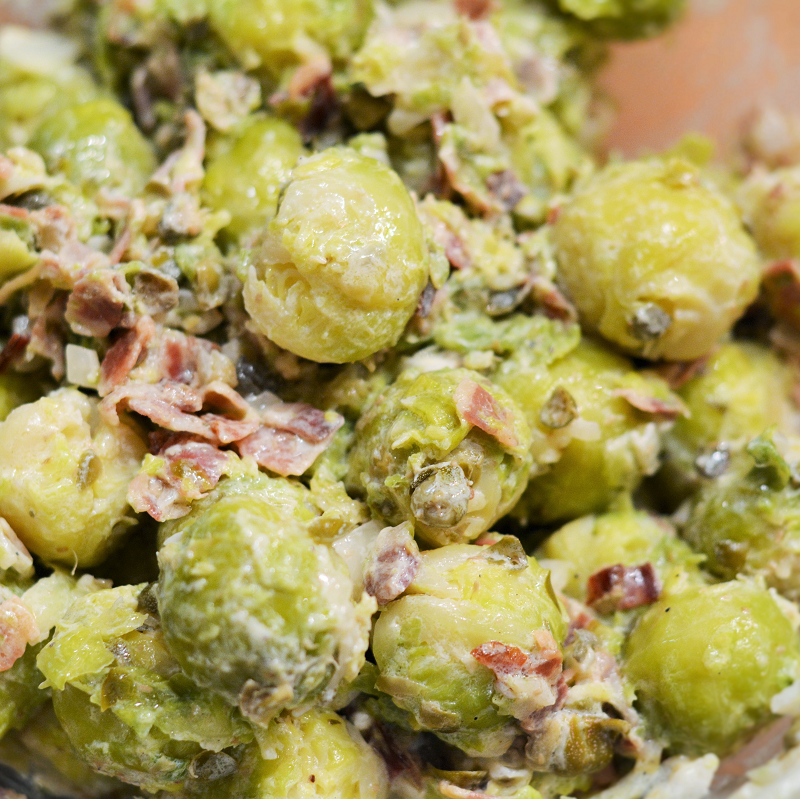 Rosenkohlsalat mit Kaperncreme