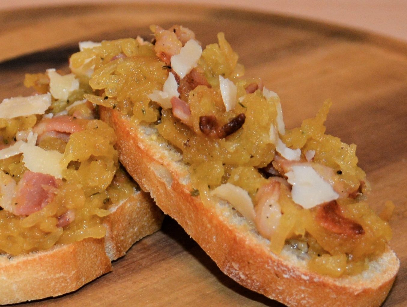 Spaghettikürbis-Bruschetta