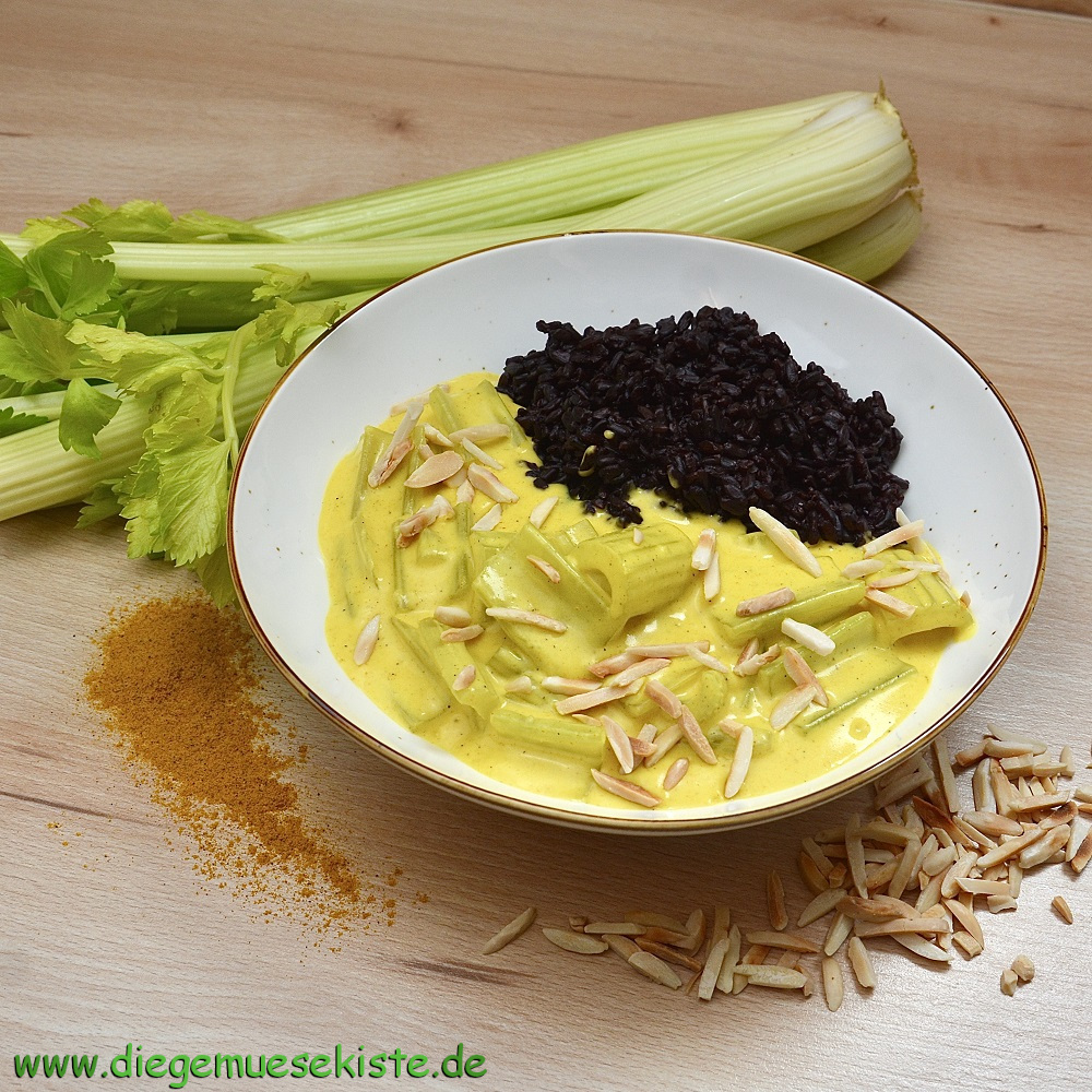 Staudensellerie in Currysauce