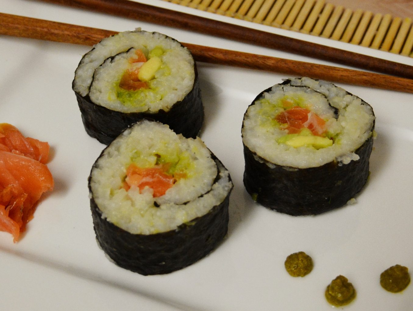 Sushi mit Räucherlachs und Avocado – Die Gemüsekiste