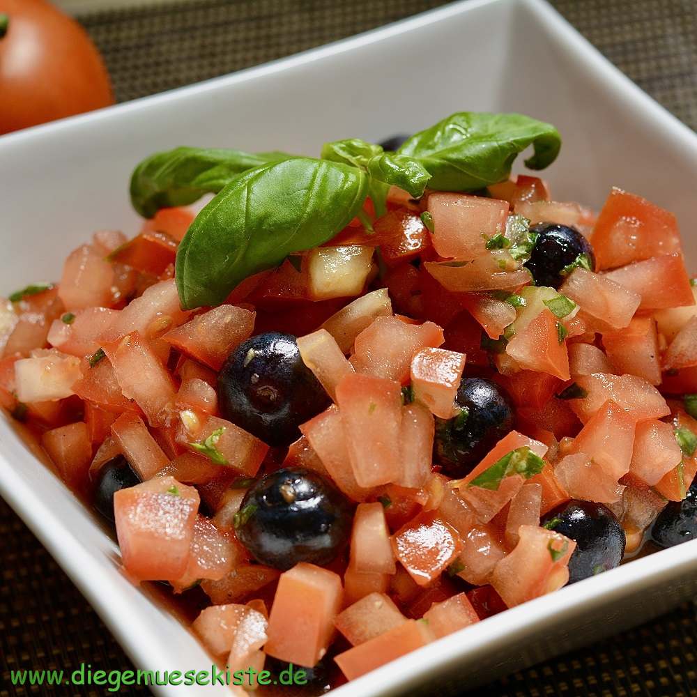 Tomaten-Heidelbeer-Salat