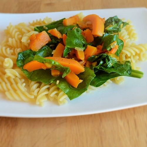 Muskatkürbis-Mangold-Sauce mit  Senf